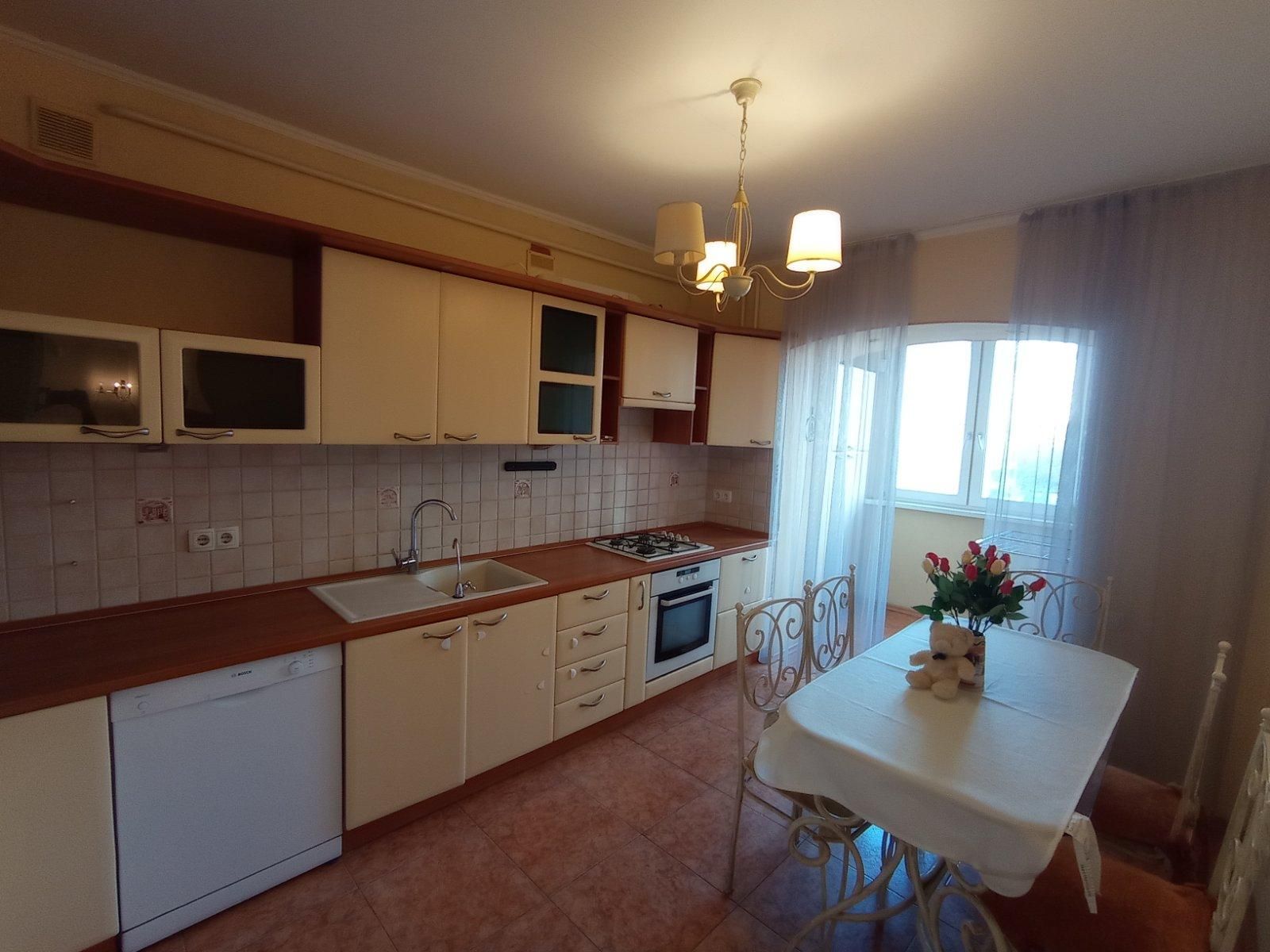 Продам 3- ком. ул. Маршала Говорова в р-не парка Победы(995-959)
