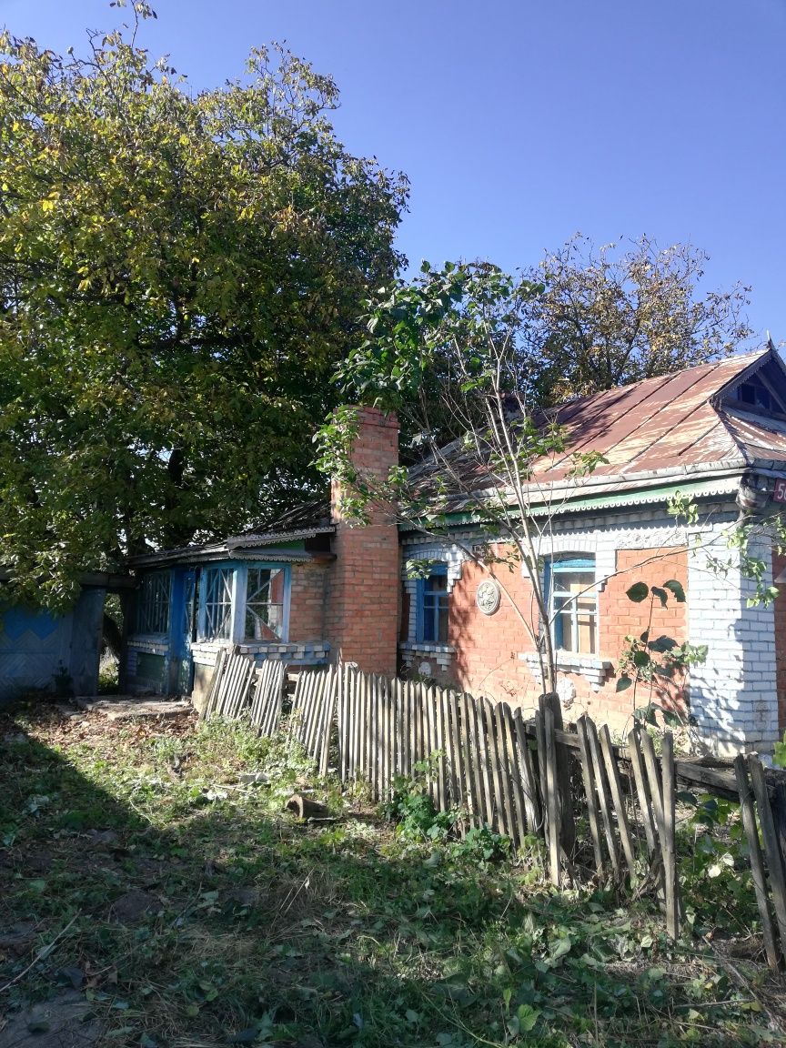 Продам земельну ділянку з будинком..