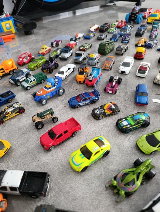 Auta hot wheels i inne 115 sztuk