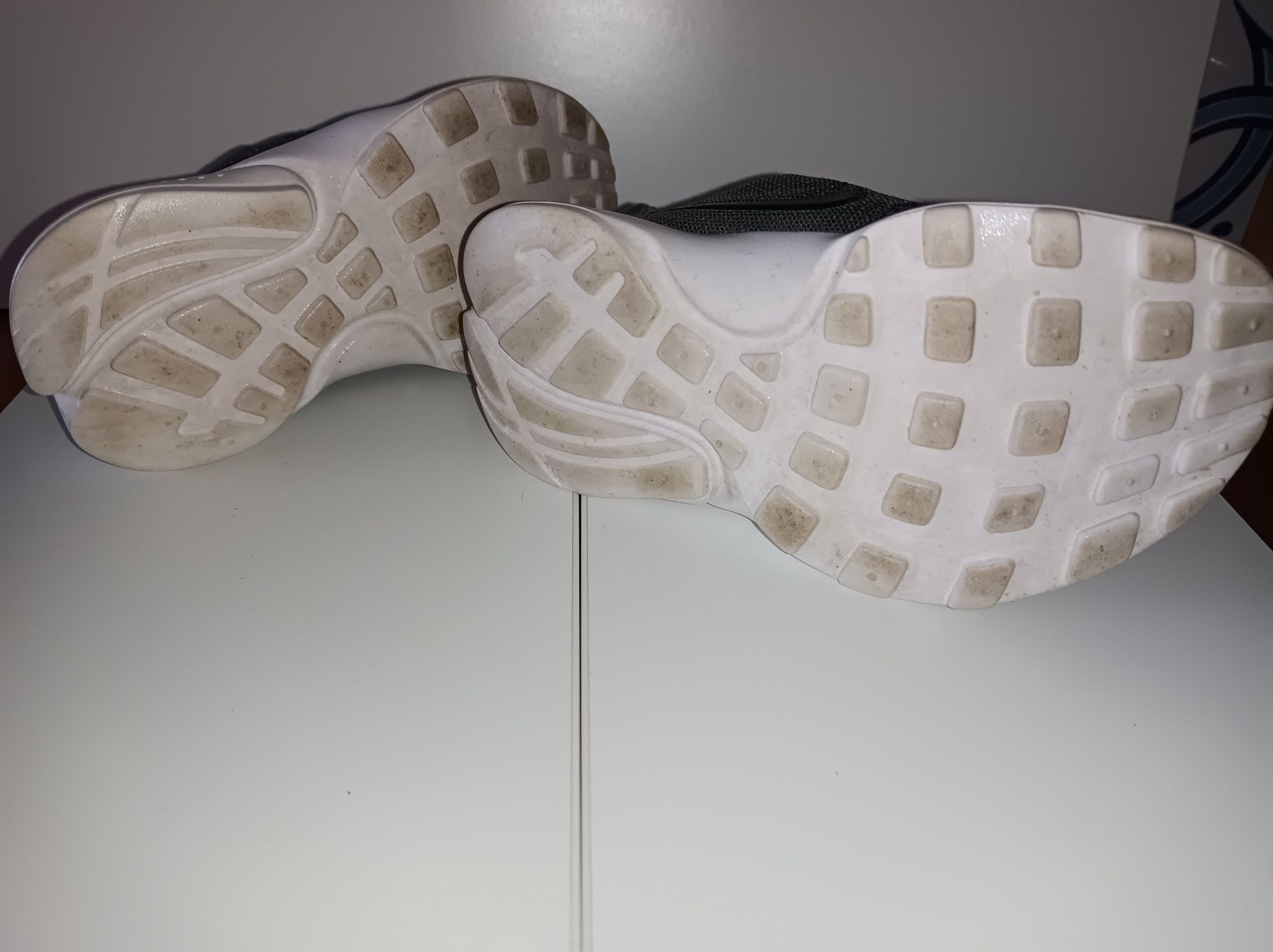 Tenis de Criança -  Nike -  Tamanho 26 - Pouco uso