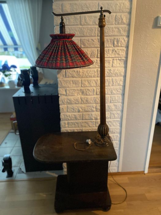 Stara szafka z lampą\stolik