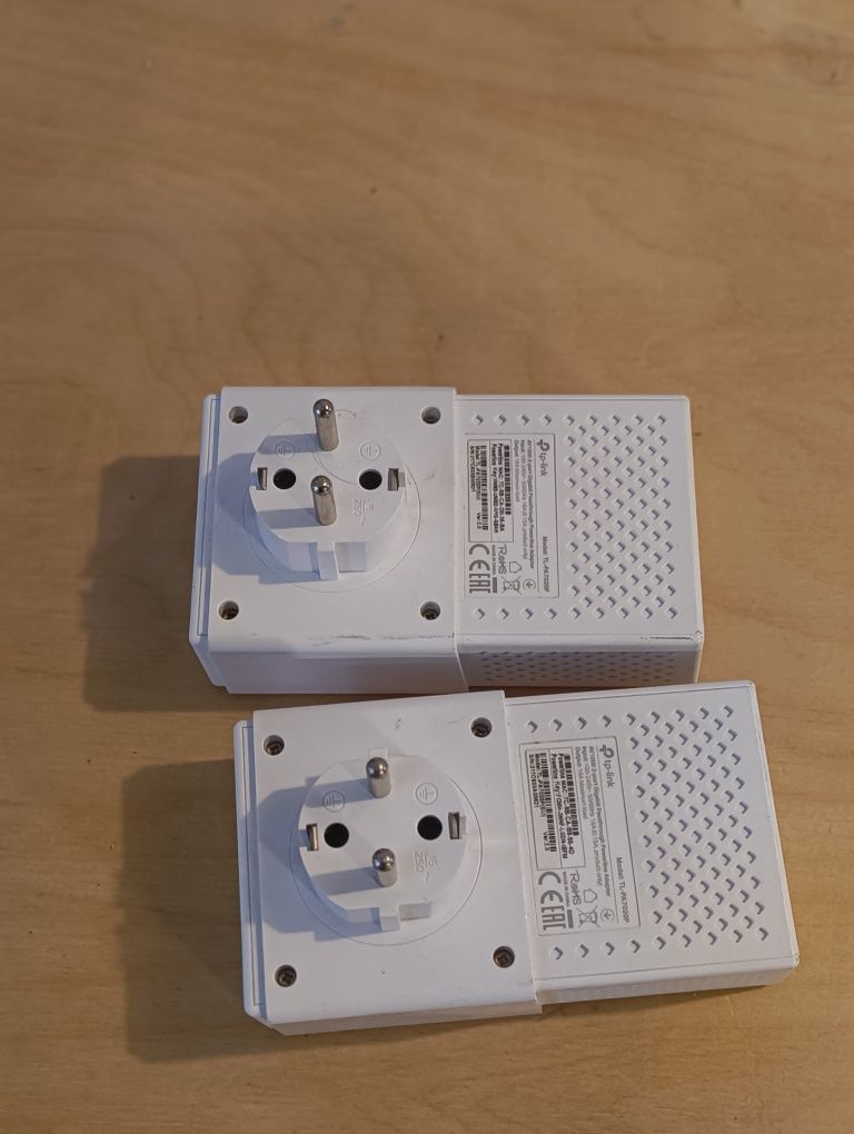 TP-Link AV1000  transmiter sieciowy z gniazdkiem