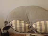 Poducha ogromna IKEA w lnianej szarej wiązanej poszewce z pasami