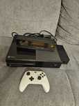 Konsola Xbox One z padem I kinect