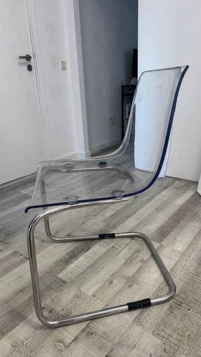 Cadeira transparente cromada como nova