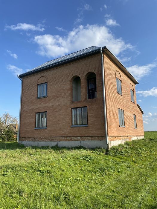 Продаю цегляний будинок