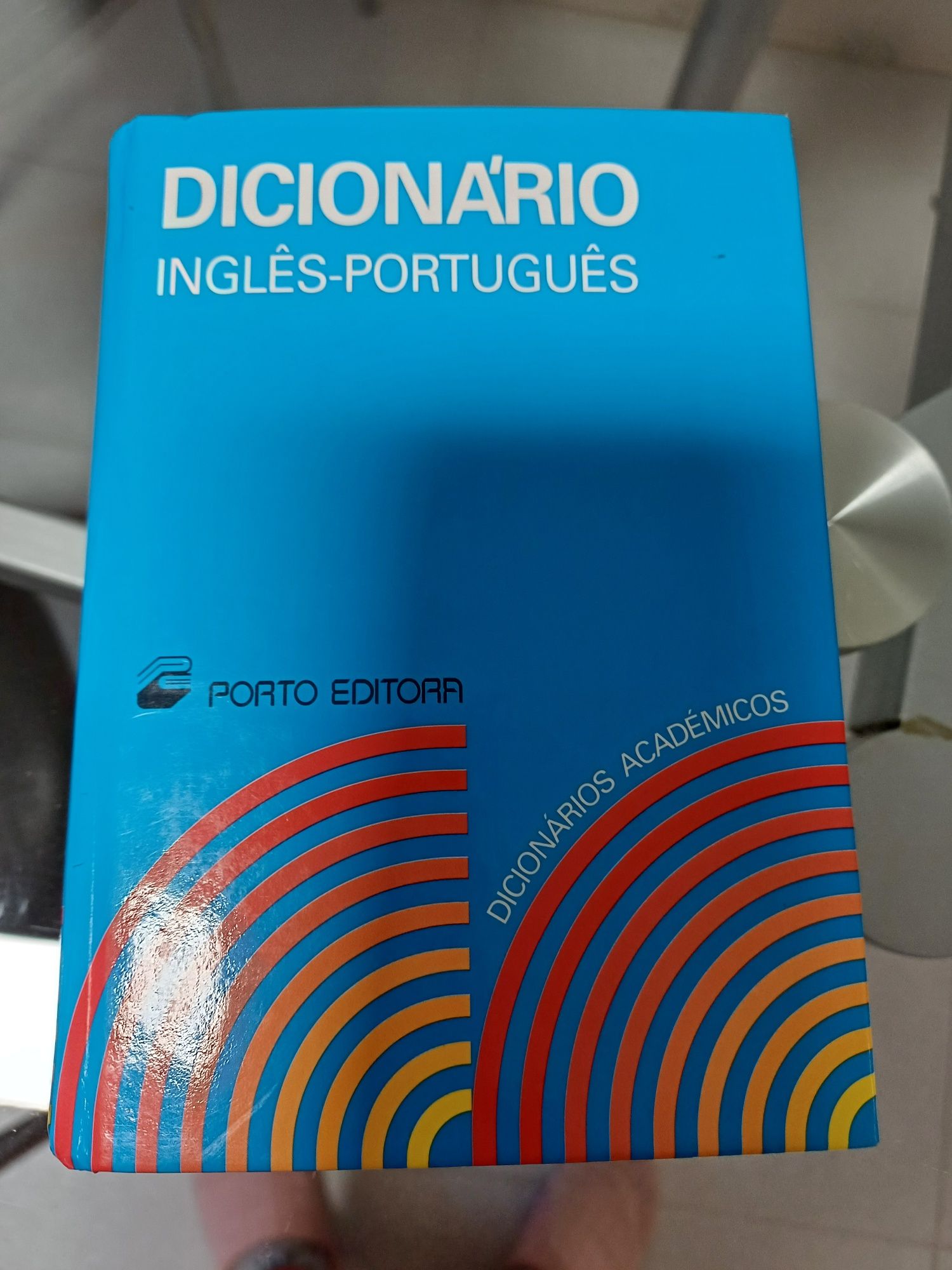 Dicionário Inglês  português. 3 euros