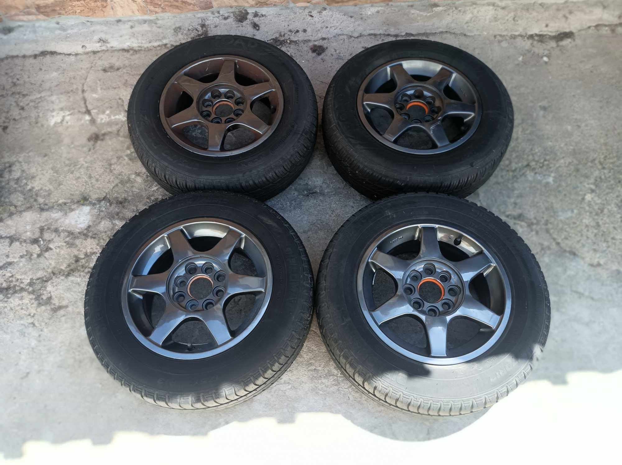 Vende-se 4 jantes cinza rato de furação 4/100 e pneus semi-novos.