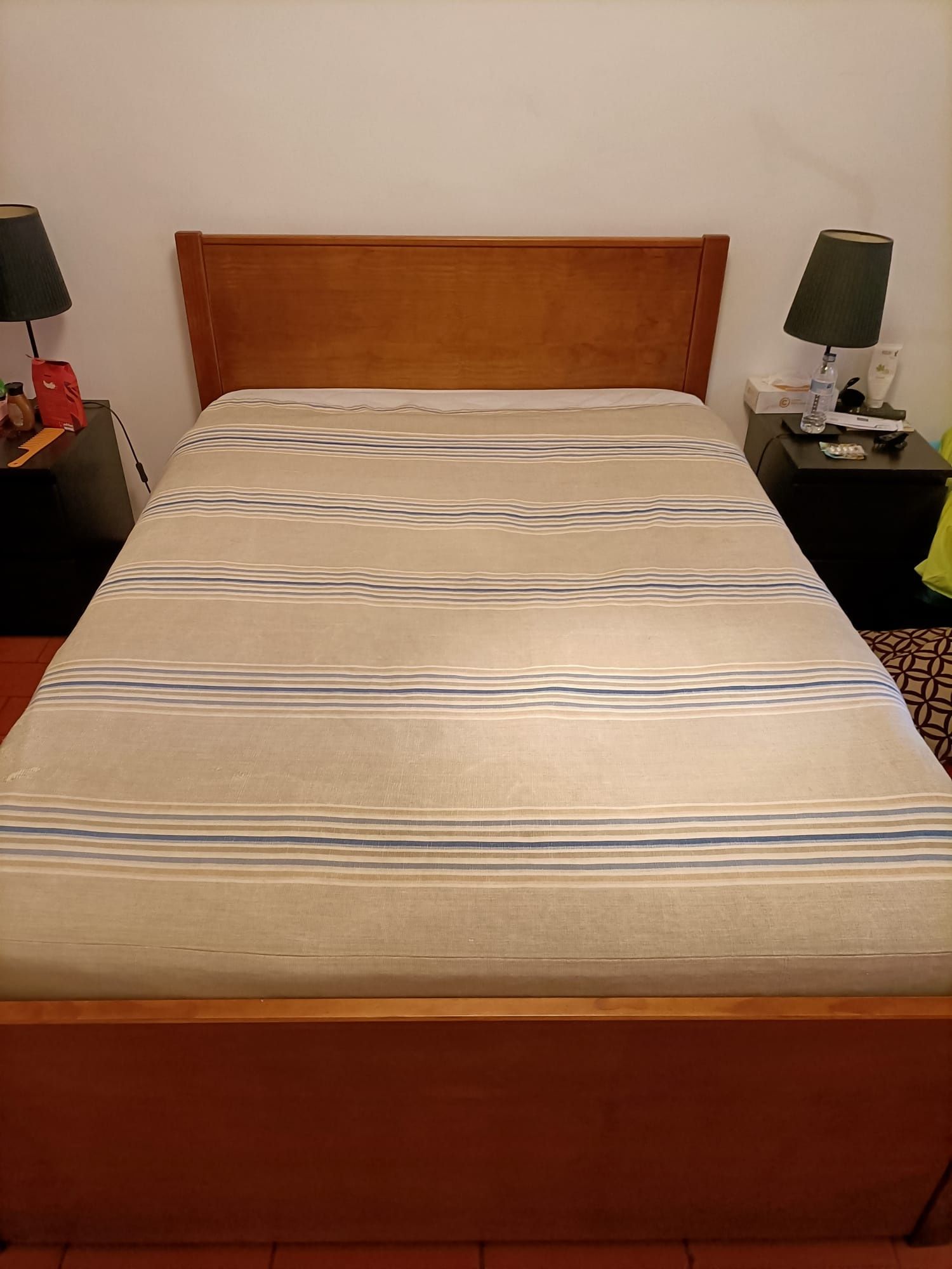 Cama com roupeiro