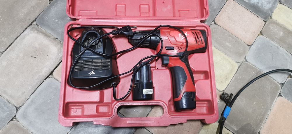 Продам інструмент в гарному стані.