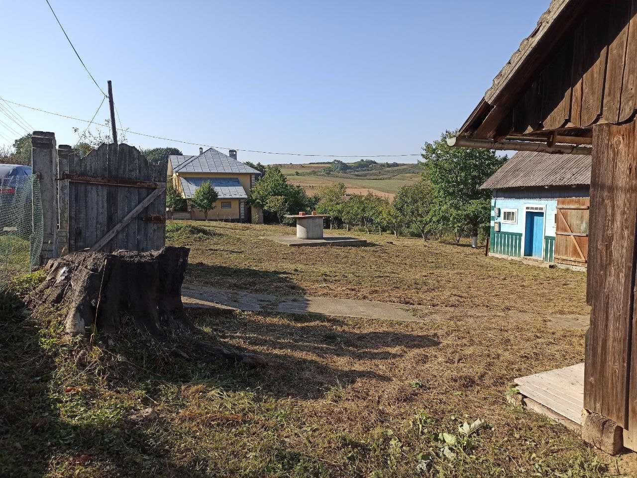 Будинок із земельною ділянкою, село Коровія (Чернівецька обл.)