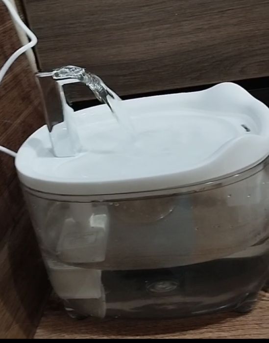 Поилка фонтанчик для котов и собак