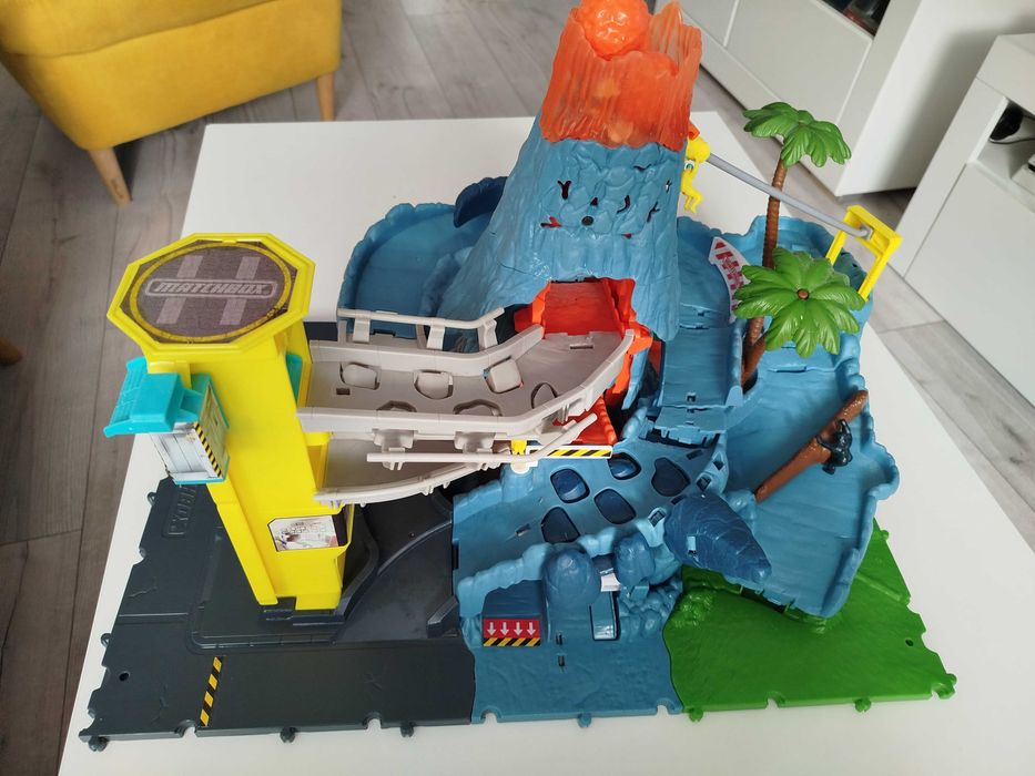 Matchbox zestaw przygody z wulkanem z opakowaniem