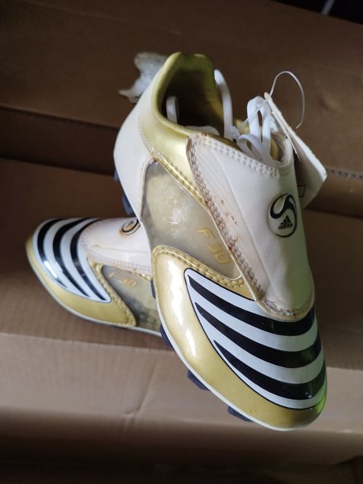 Adidas f30.8.      TRX douradas