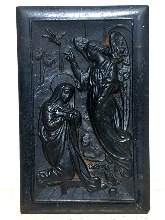 Maravilhosa antiga imagem "a Anunciação" em ebonite