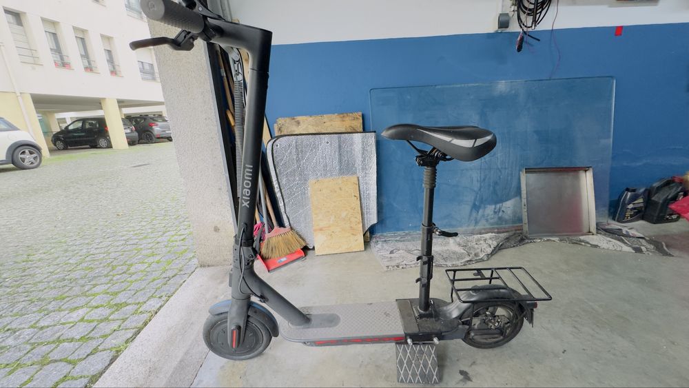Trotinete   Como  nova   varios  estras.