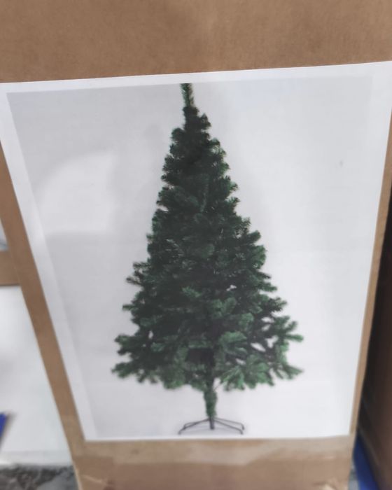 Árvores de Natal – Verde e com Neve | Diferentes Tamanhos e Preços