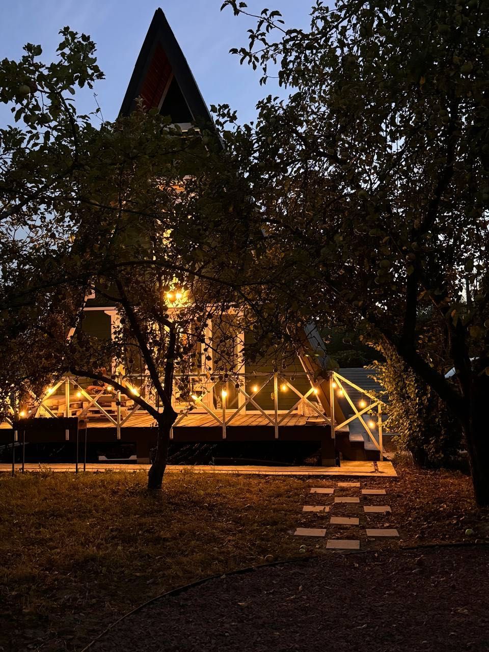 Будиночок за містом A-frame  “LOVE house” поруч лісу, подобово