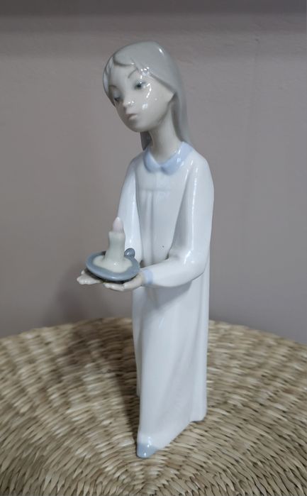 Figurka porcelanowa Lladro "Dziewczynka ze świeczką"