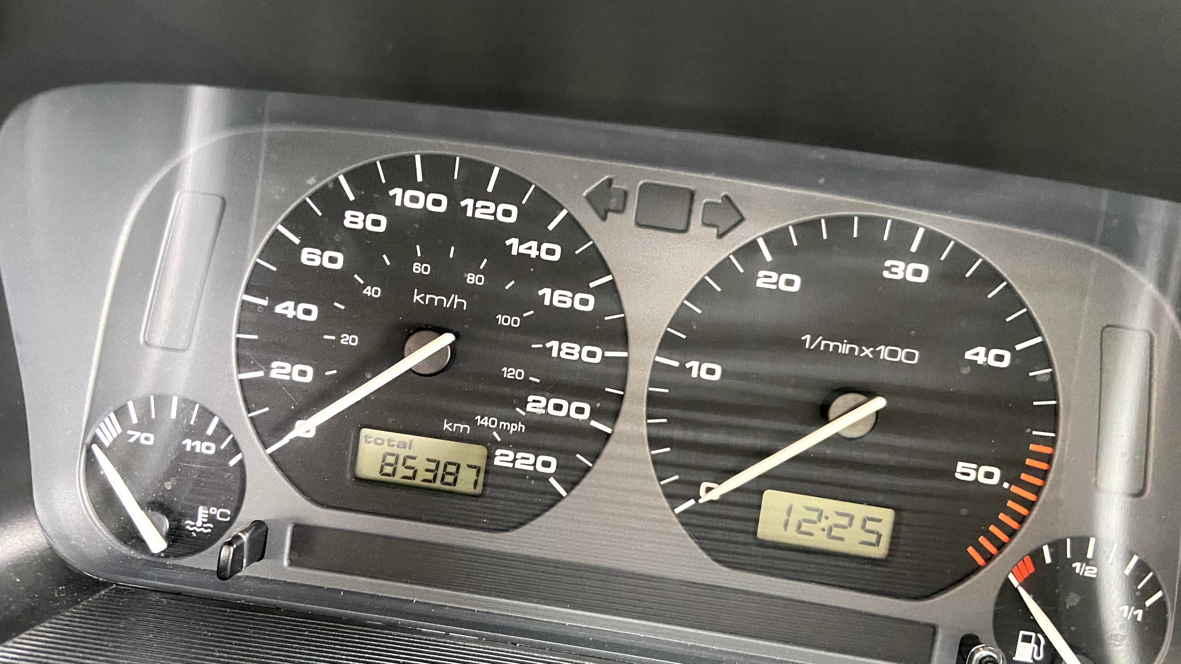 VW Jetta 1.9 TDi com 85000km e um só dono