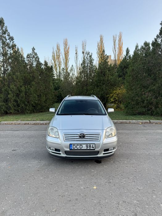 Toyota Avensis 2,0d механіка дизельний універсал в гарному стані