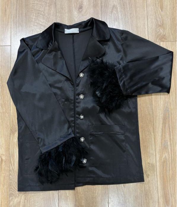 Піджак з пірʼям атлас