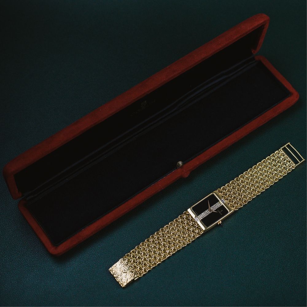 Relogio Corum em ouro amarelo 18k e mostrador Onyx e Diamantes