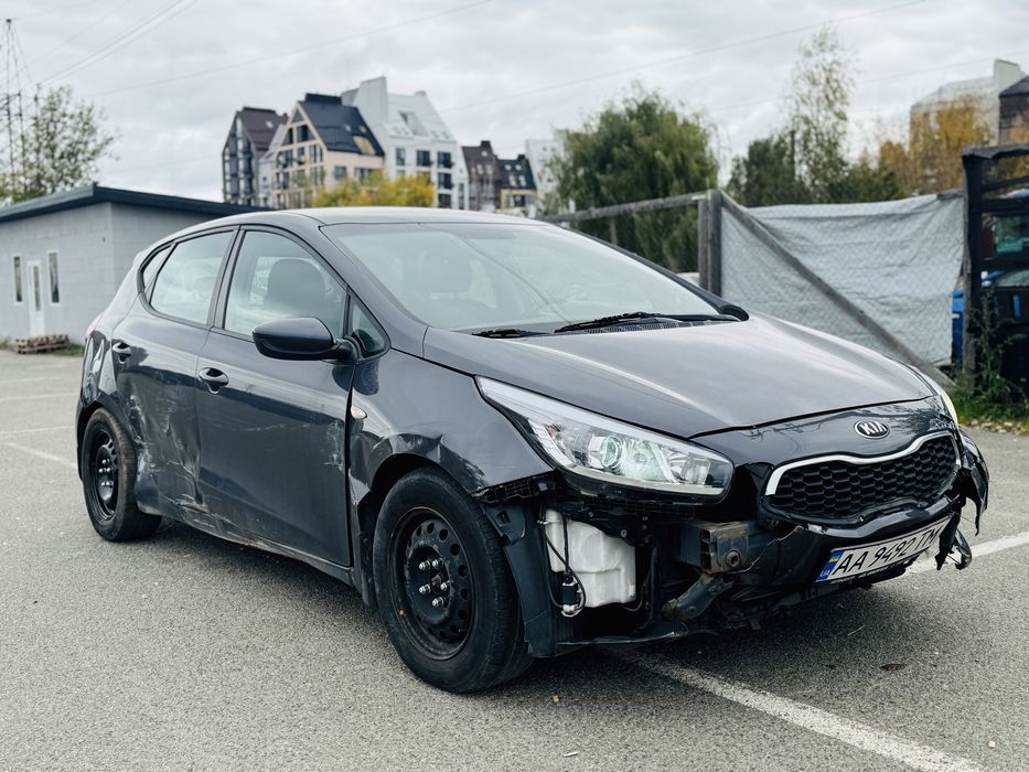 Продам Kia Ceed 2015 рік 1.6 Дизель МКПП після ДТП!
