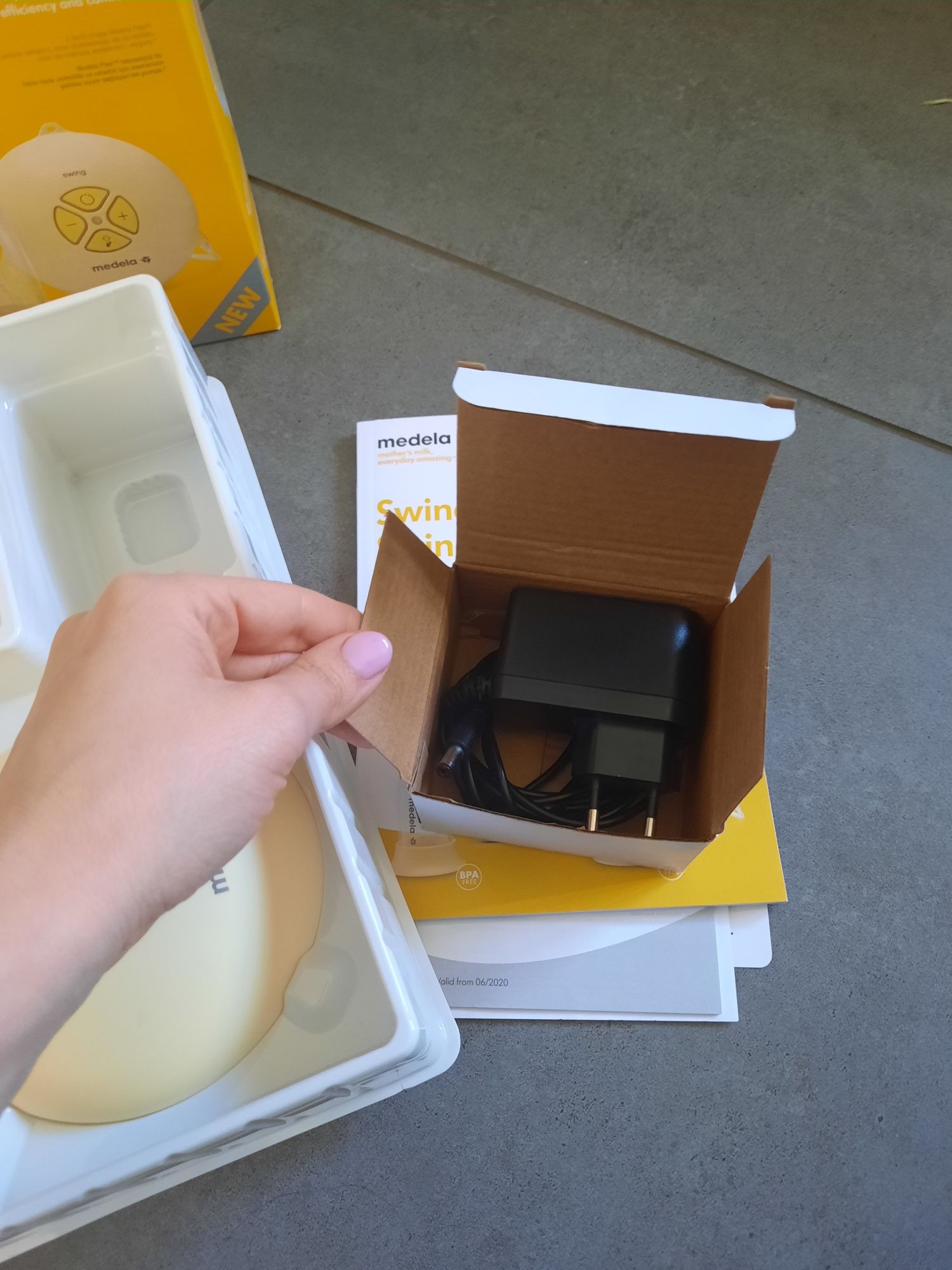 Laktator Medela Swing Flex + 3 butelki Medela