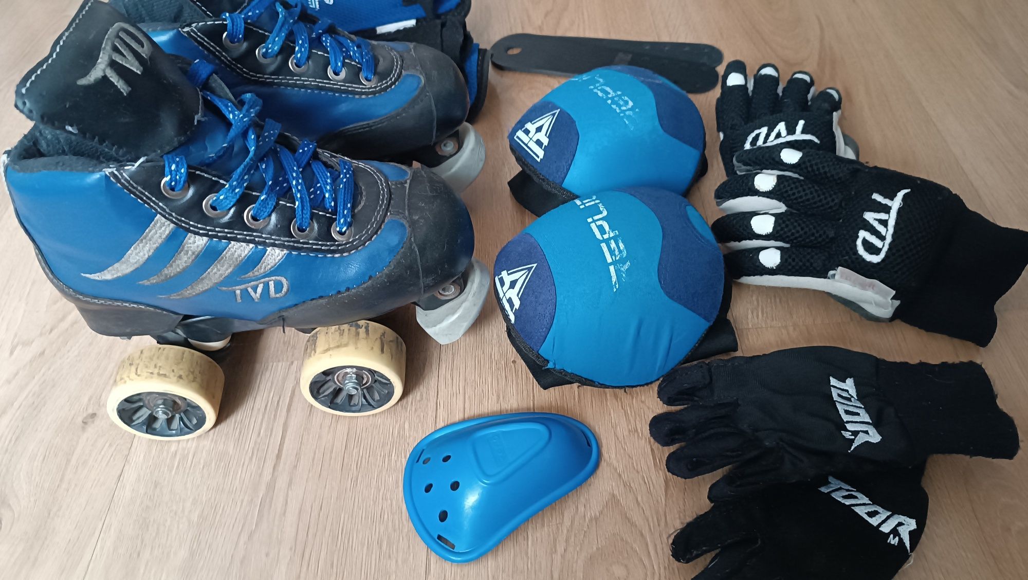 Patins hóquei TVD com equipamento completo