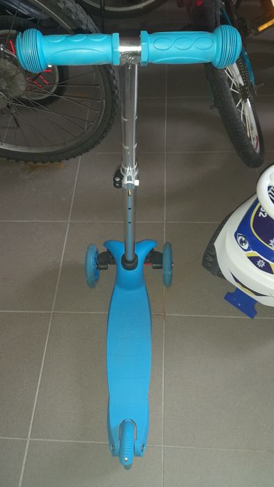 Трьохколісний самокат