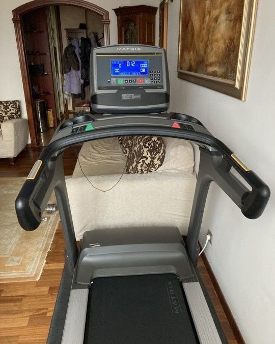 Професійна бігова доріжка для дому