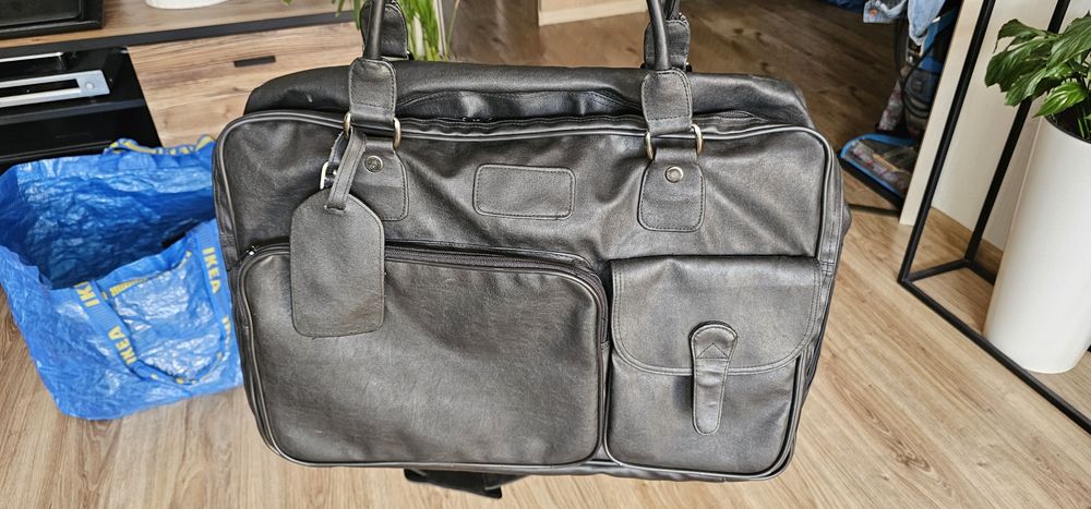 Męska torba podróżna na ramię pakowna na koszulę