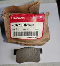 Продам новые тормозные колодки Honda 43022-STK-A01 США 4 шт.