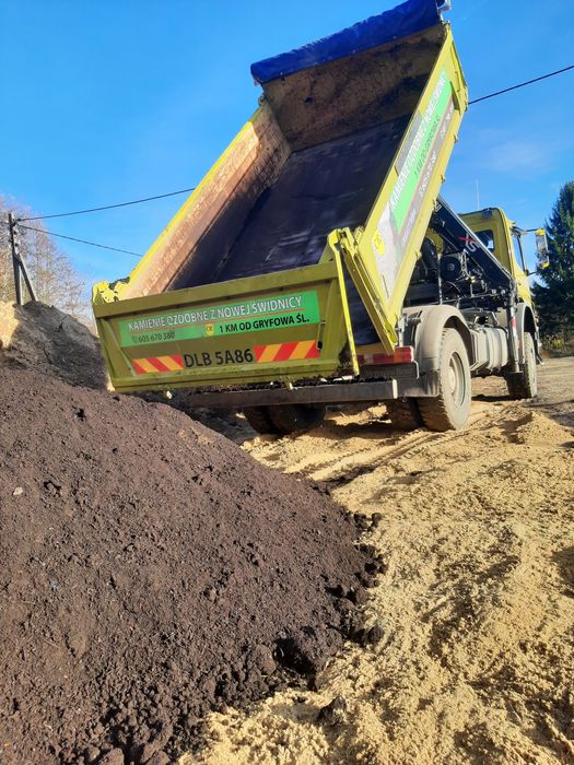 Ziemia torfowa czarnoziem kompost siana humus