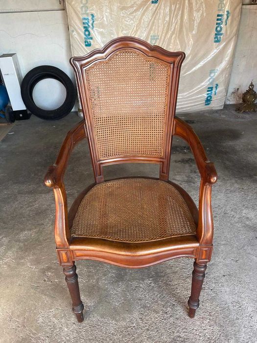 Cadeirão com palhinha antigo