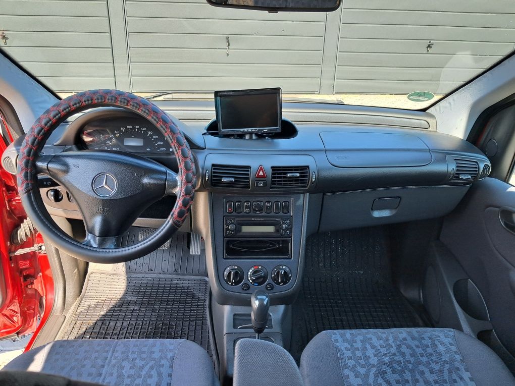 Mercedes Vaneo 1.7 CDI 2004r. z automatyczną skrzynią biegów.