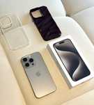 Roczny iphon 15 pro super stan