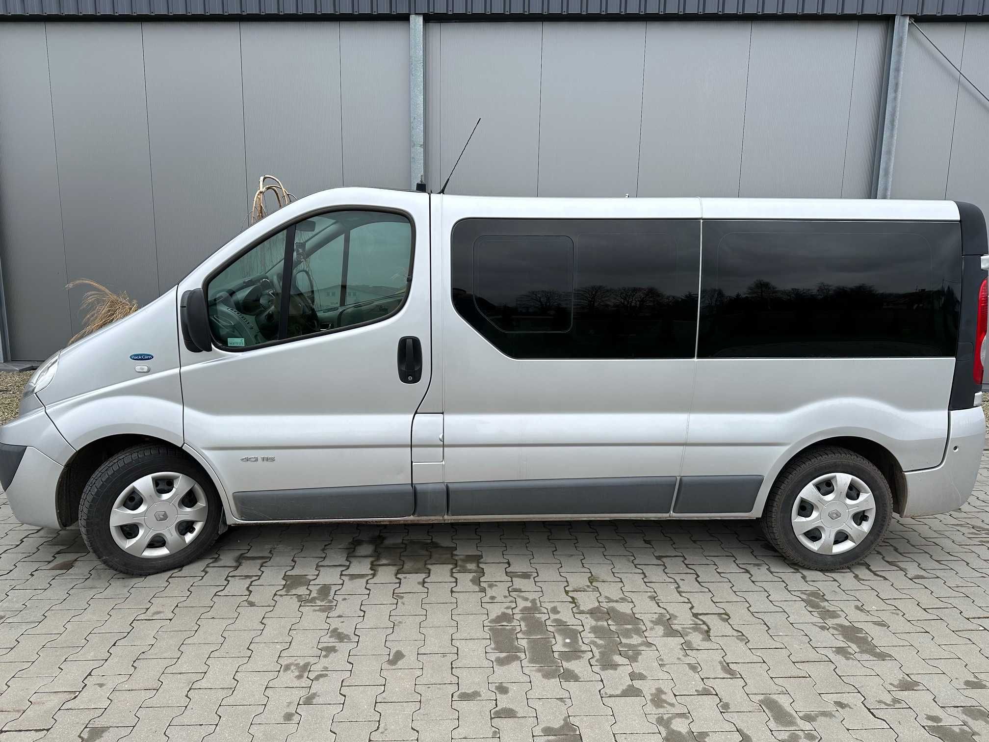 Renault Trafic 9 osobowy LONG PASSENGER