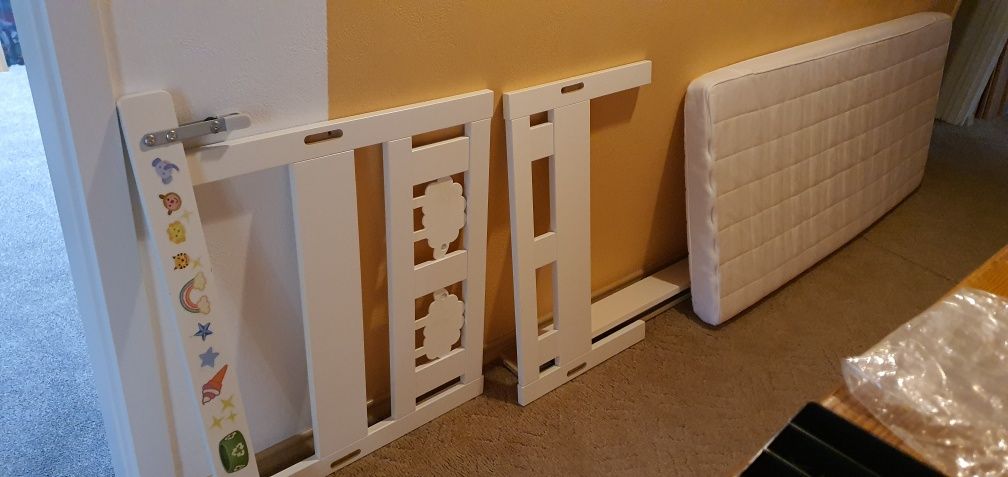 Łóżeczko dziecięce Ikea Kritter może być z materacem