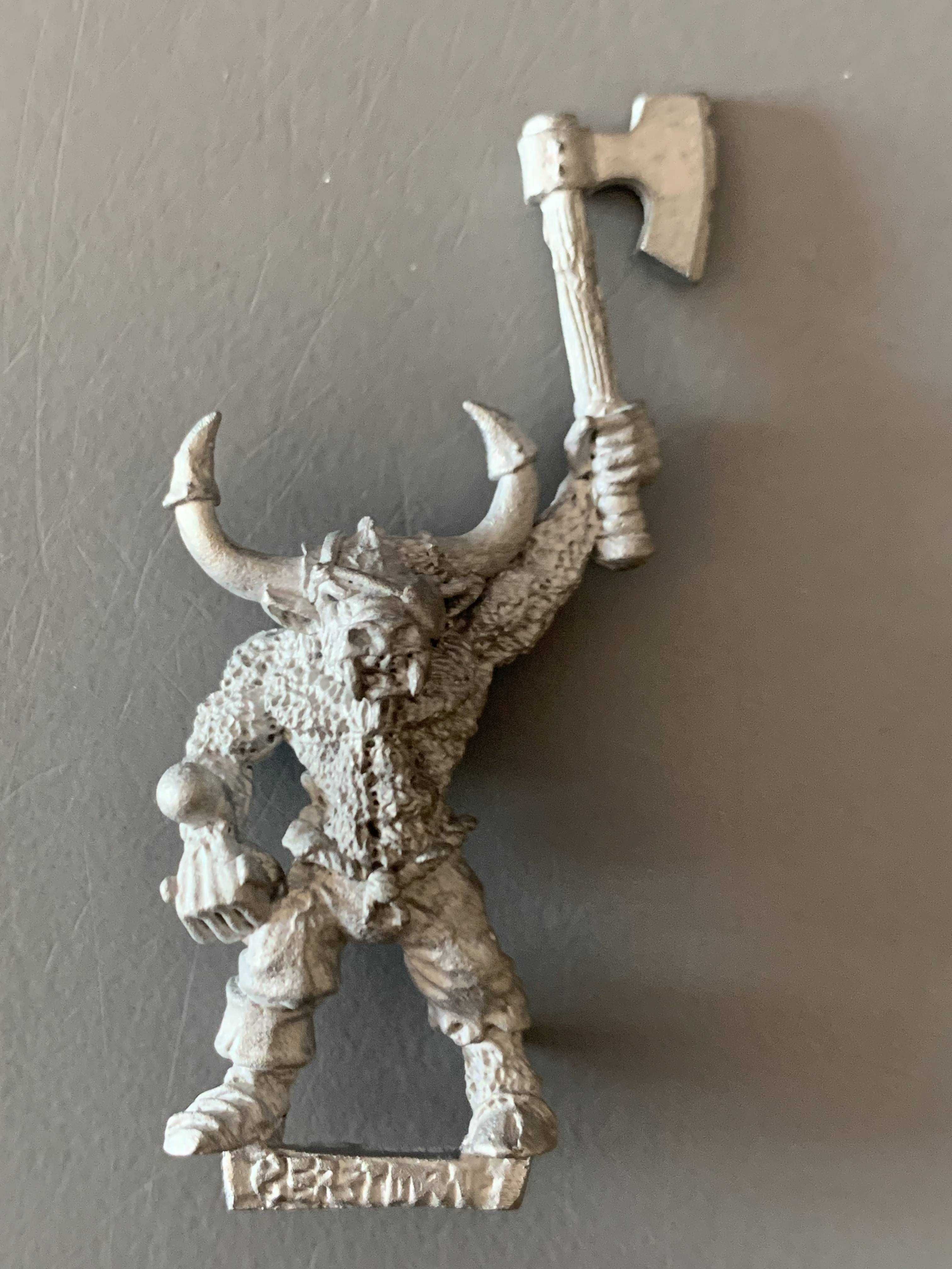 Warhammer Fantasy Battle: Beastmen Bull Headed with Axe, oldhammer