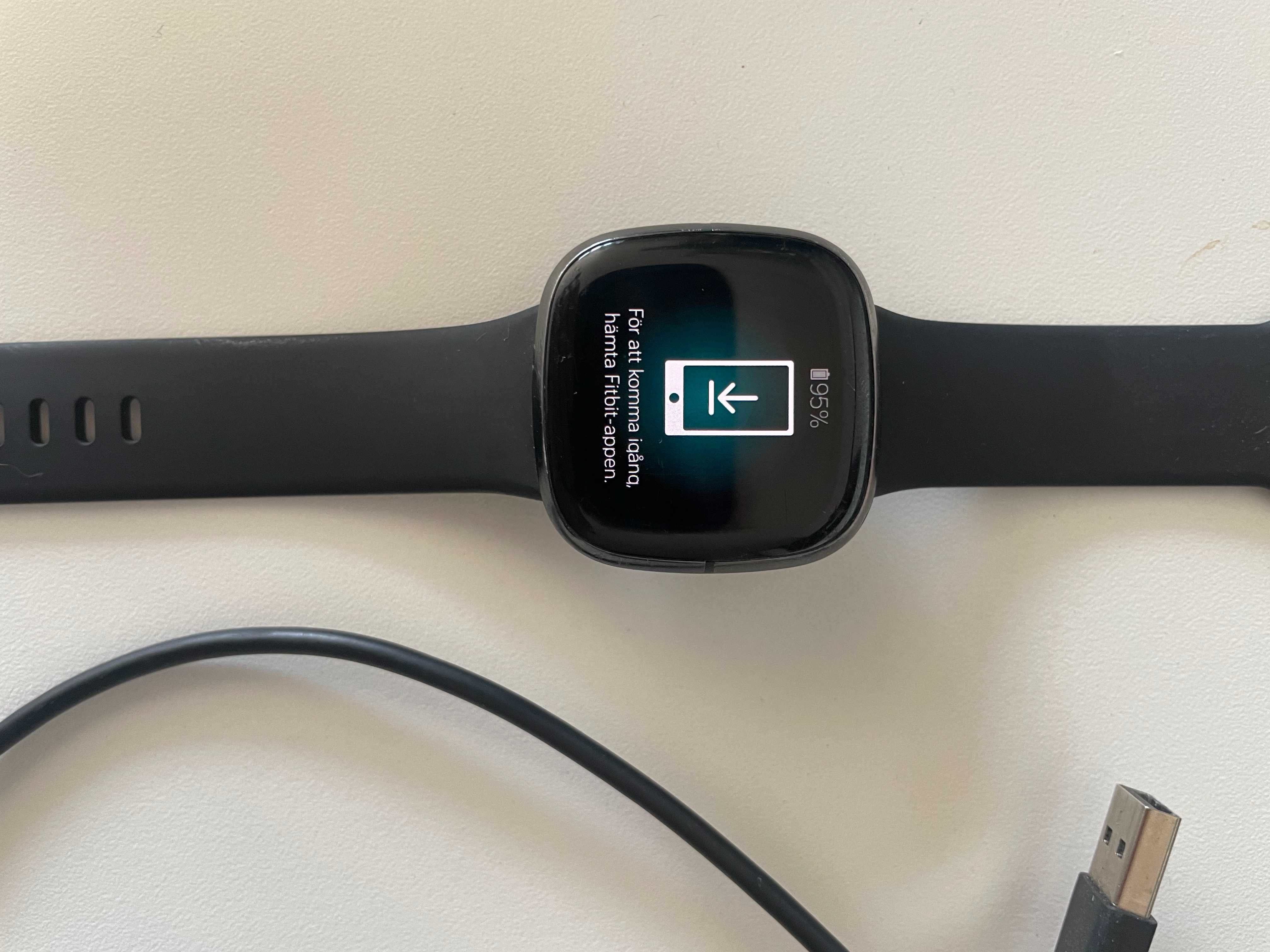 Smartwatch Fitbit Sense + 3 nowe paski