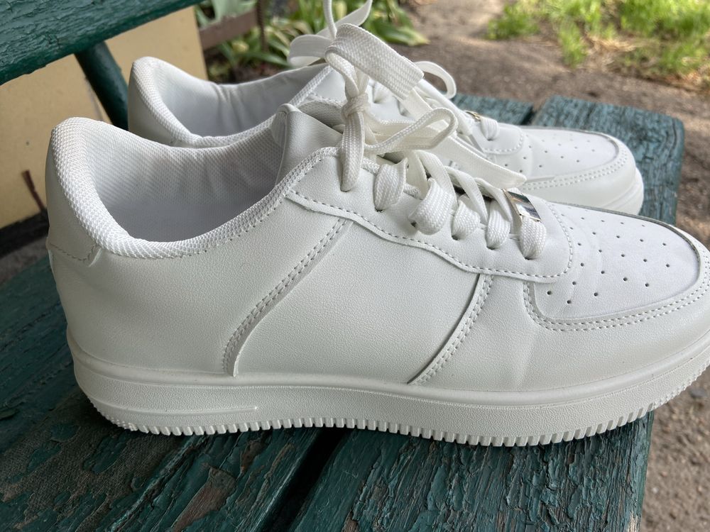 Продам кросовки р 40