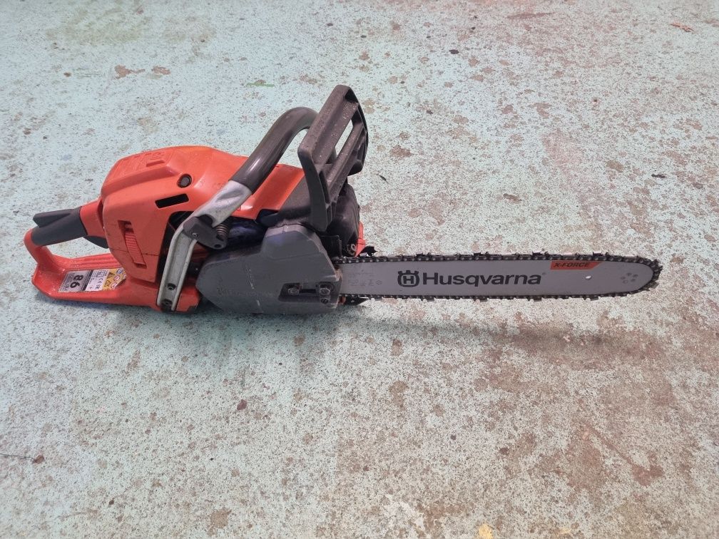 Wynajem Pilarka Husqvarna 555 o mocy 4,2KM