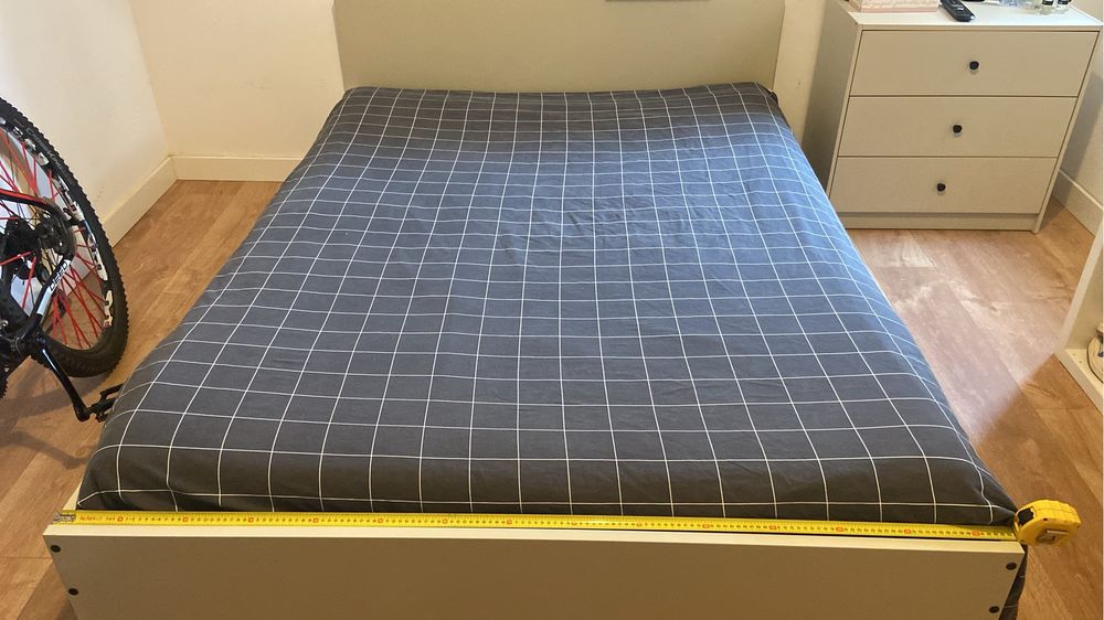 Conjunto quarto (cama, roupeiro e comoda)