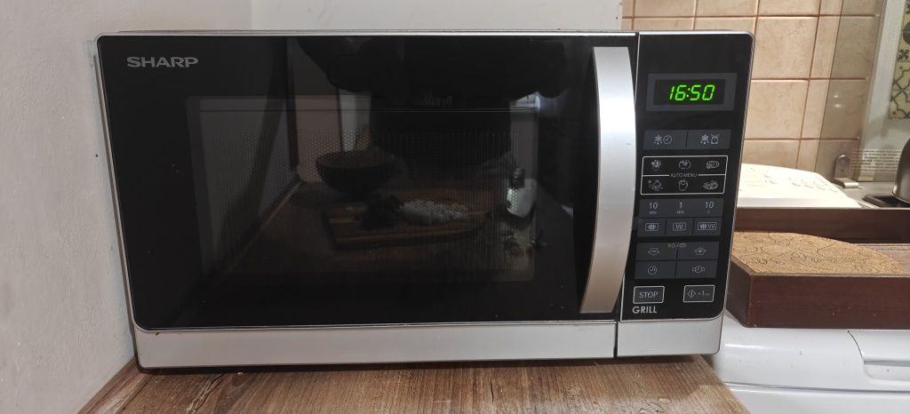Kuchenka mikrofalowa, mikrofalówka Sharp R642WW
