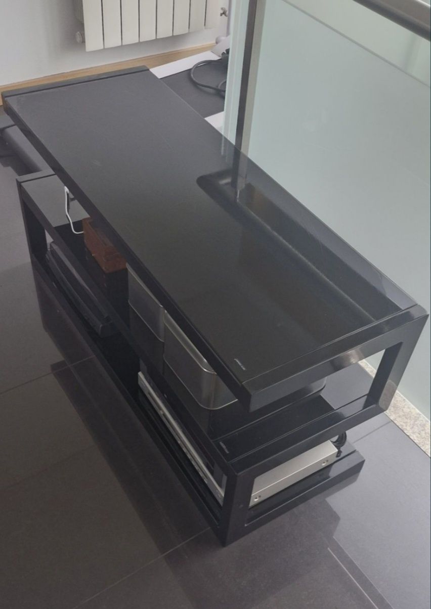 Mesa para Tv em vidro