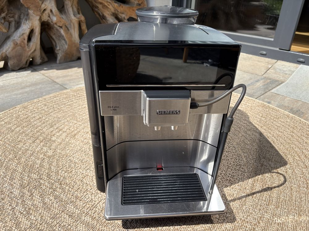 Ekspres Simens EQ.6 Plus s 700