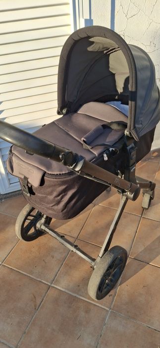 Carrinho de bebe com ovo