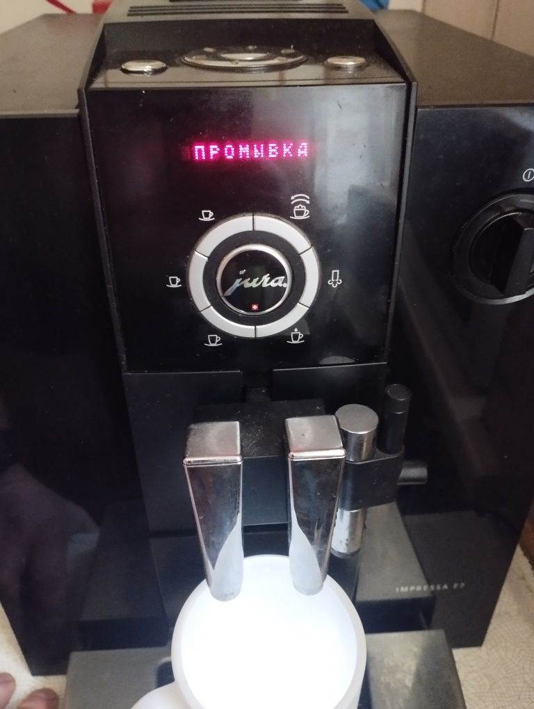Продам кофемашину jura f7 торг